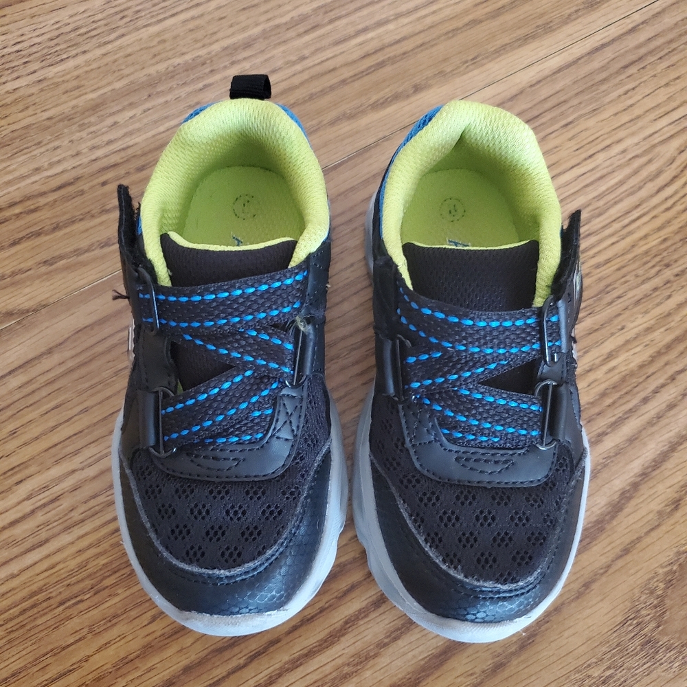 Toddler tennis shoes